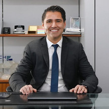 Dr. Matías Kufeke