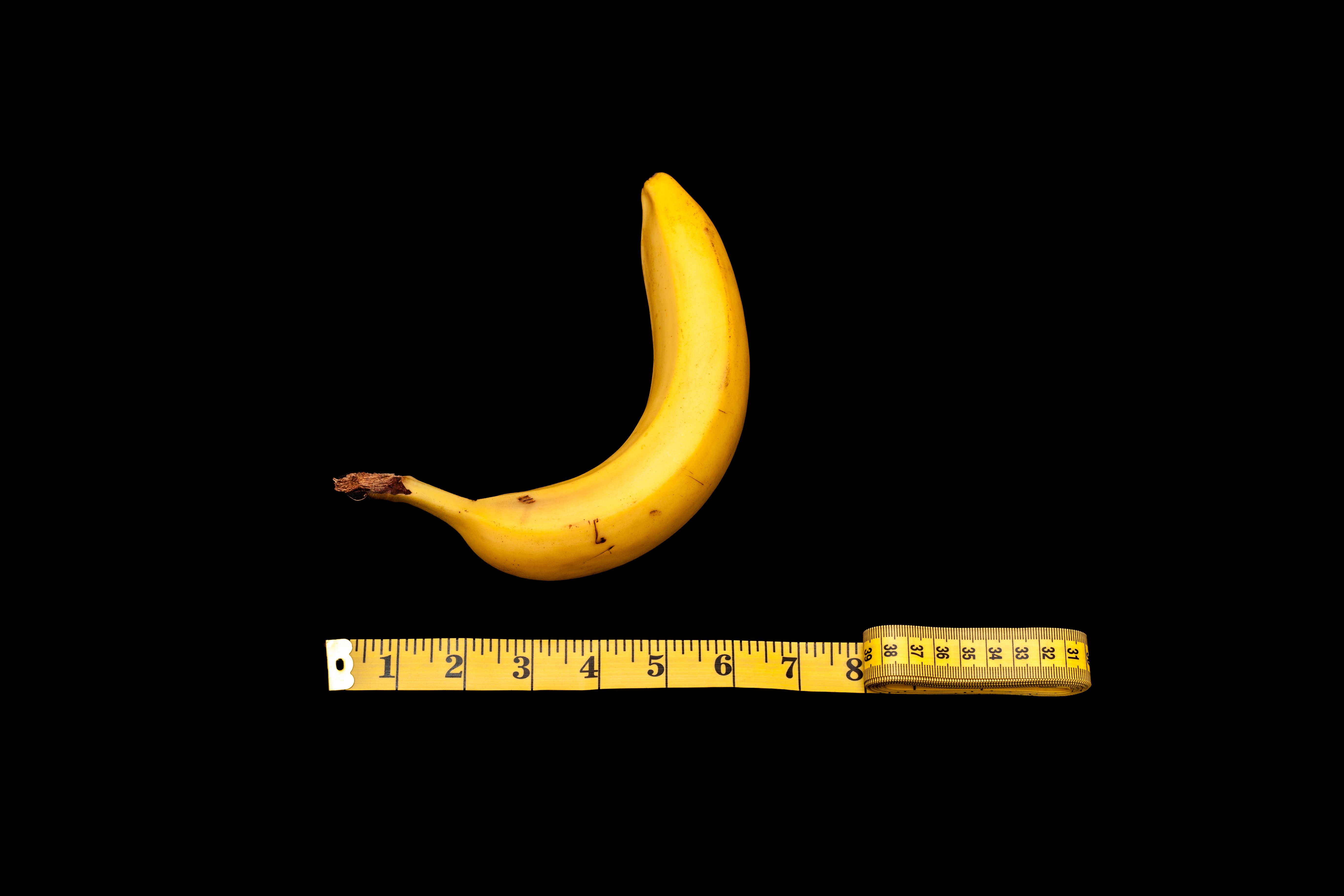 foto de banana siendo medida