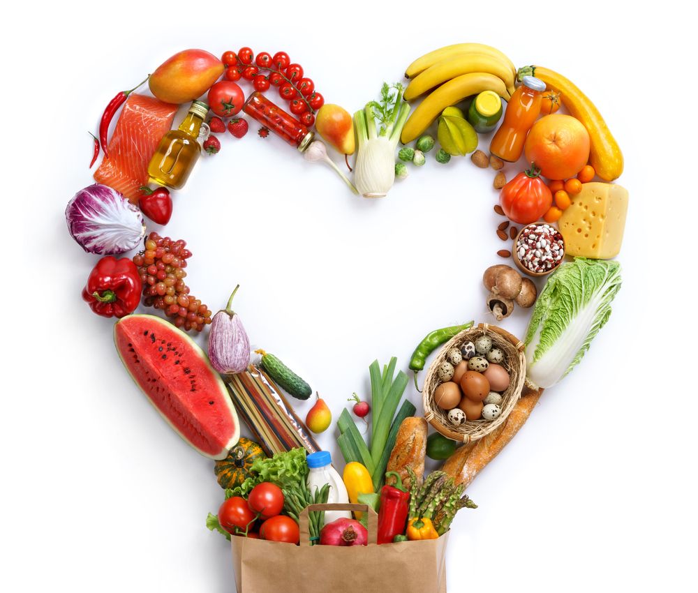 corazón con verduras y frutas