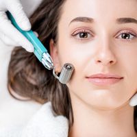 ​Microneedling: revolucionario tratamiento para piel y aumento capilar